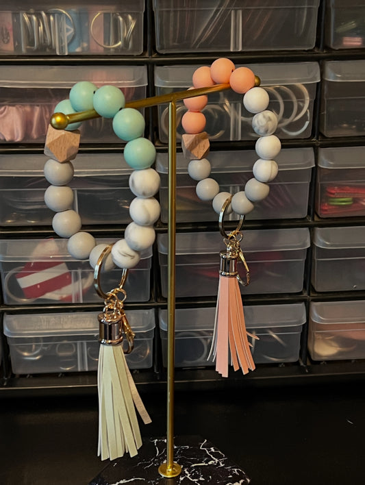 Beaded wristlet